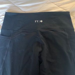 For The Peach leggings in black